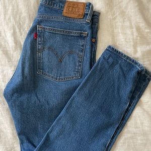 Size 27 Levi’s wedgie fit straight jean